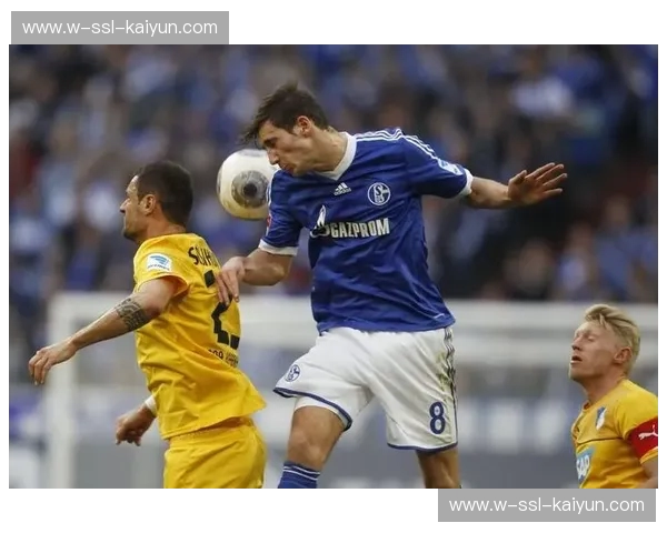 广袤大地遇上皇家蓝：广州富力与沙尔克04的足球故事